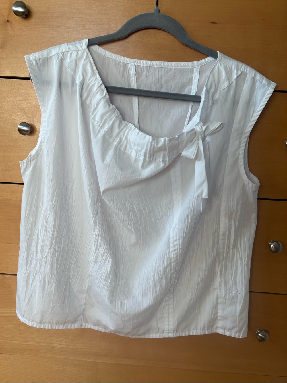 Babette White Sleeveless Bow-Accent Top Size XS—see measurements